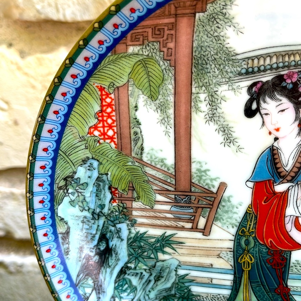 Set of Two Imperial Jingdezhen Porcelain Plates - Picture 4 of 11